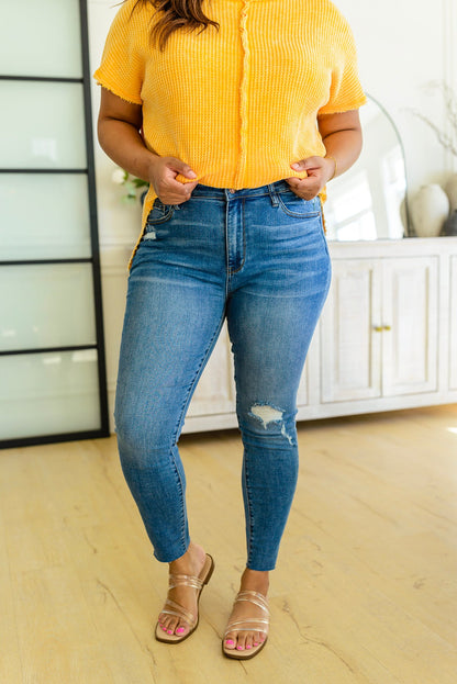 Judy Blue • Hi-waisted Dandelion Embroidery Skinny