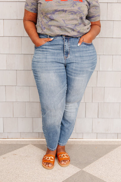 Judy Blue • High Waist Slim Fit Jeans