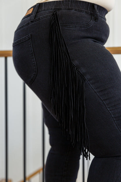 Judy Blue • Hilary Side Fringe Skinny Jegging In Black