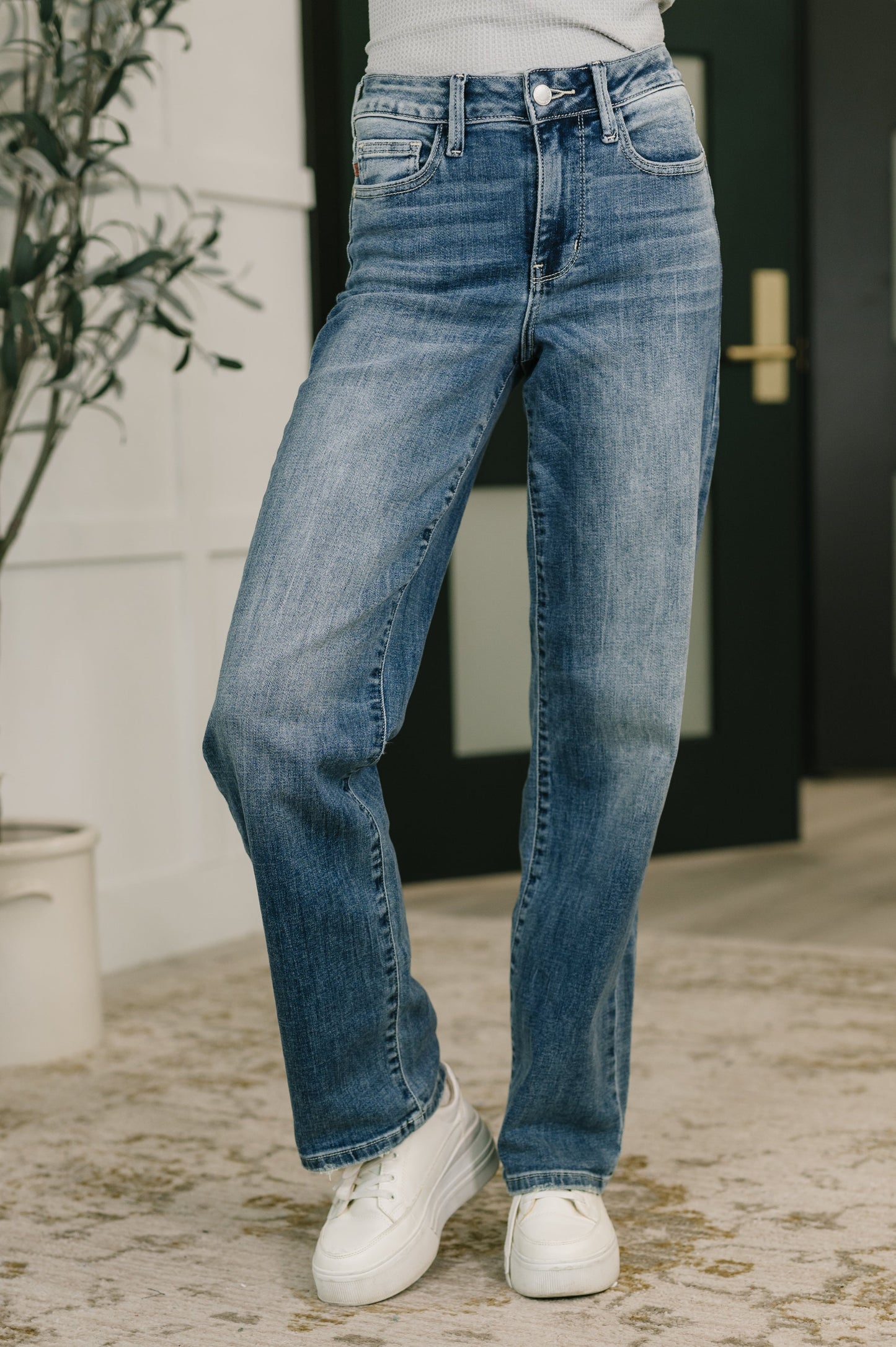 Judy Blue • Holly • Mid Rise Straight