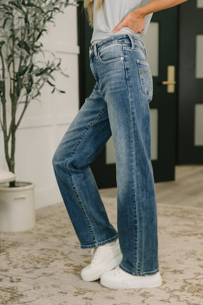 Judy Blue • Holly • Mid Rise Straight