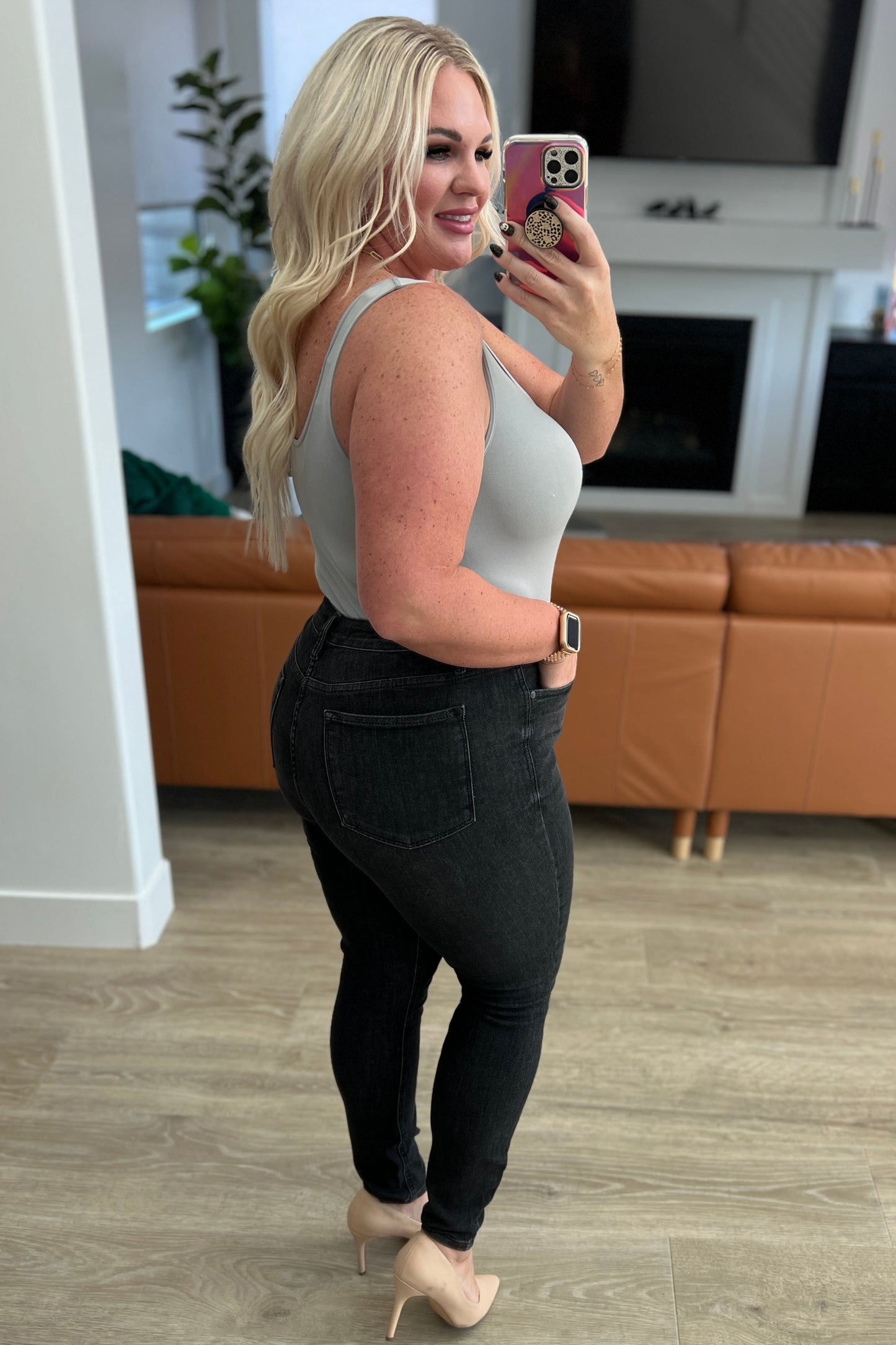 Judy Blue • Octavia High Rise Control Top Skinny Jeans in Washed Black