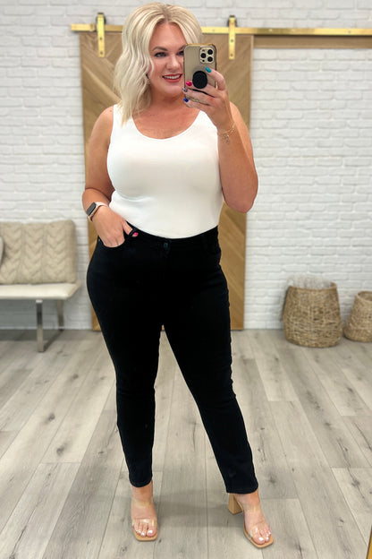 Judy Blue • Edith Mid Rise Classic Slim Jeans in Black