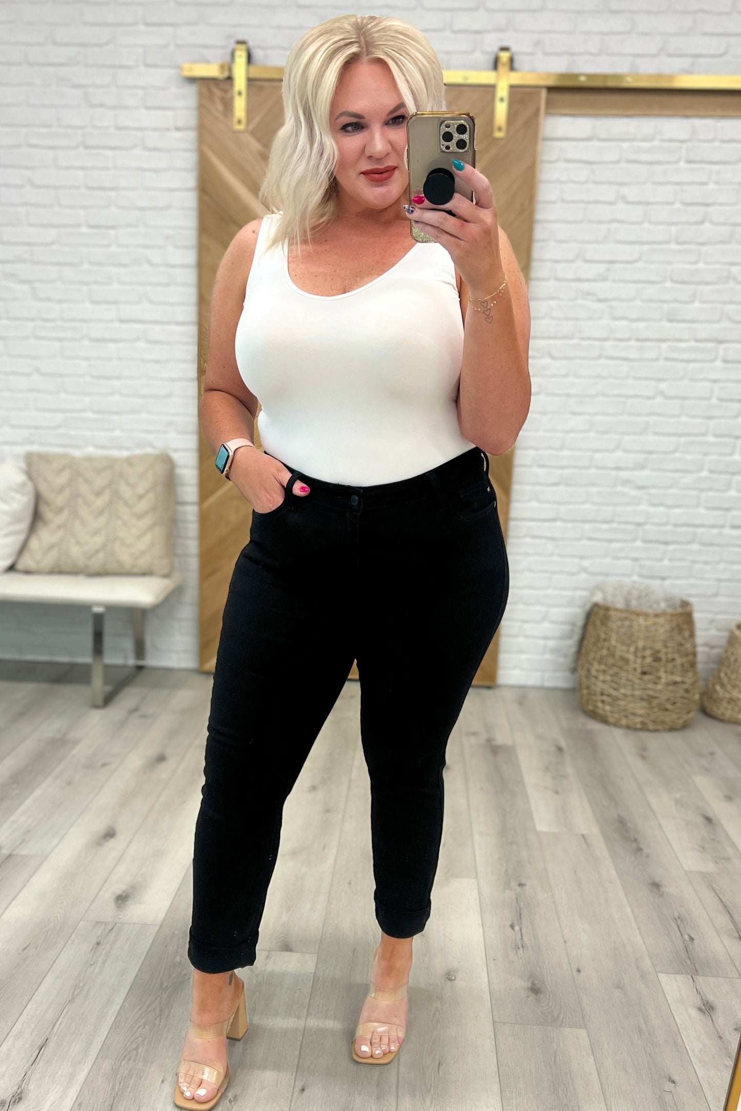 Judy Blue • Edith Mid Rise Classic Slim Jeans in Black