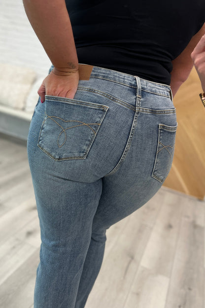 Judy Blue • Elodie • Mid Rise Distressed Boyfriend Jeans