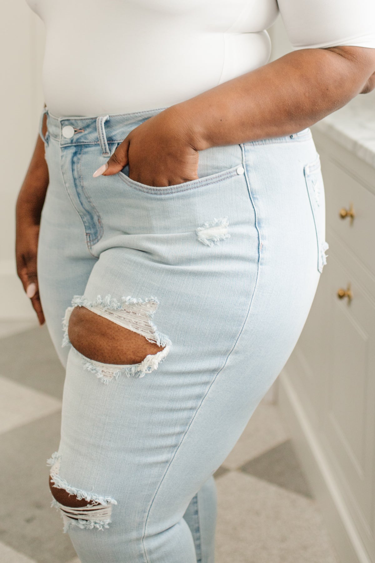 Judy Blue • Super Light Destroyed Boyfriend Jeans