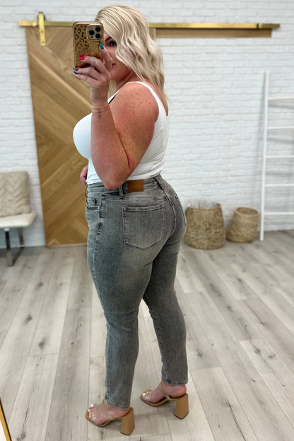 Judy Blue • Charlotte High Rise Stone Wash Slim Jeans in Gray