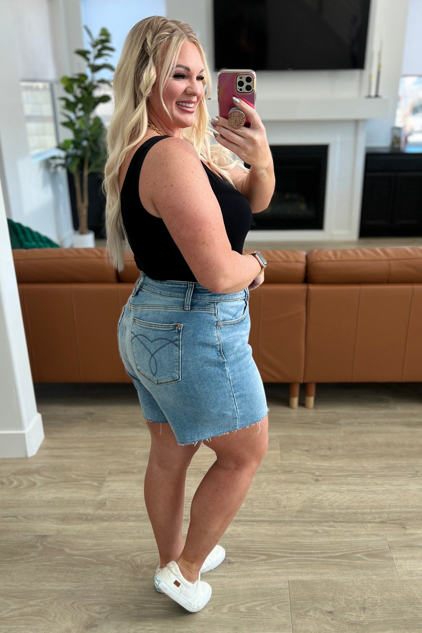 Judy Blue • Willa • High Rise Cutoff Shorts