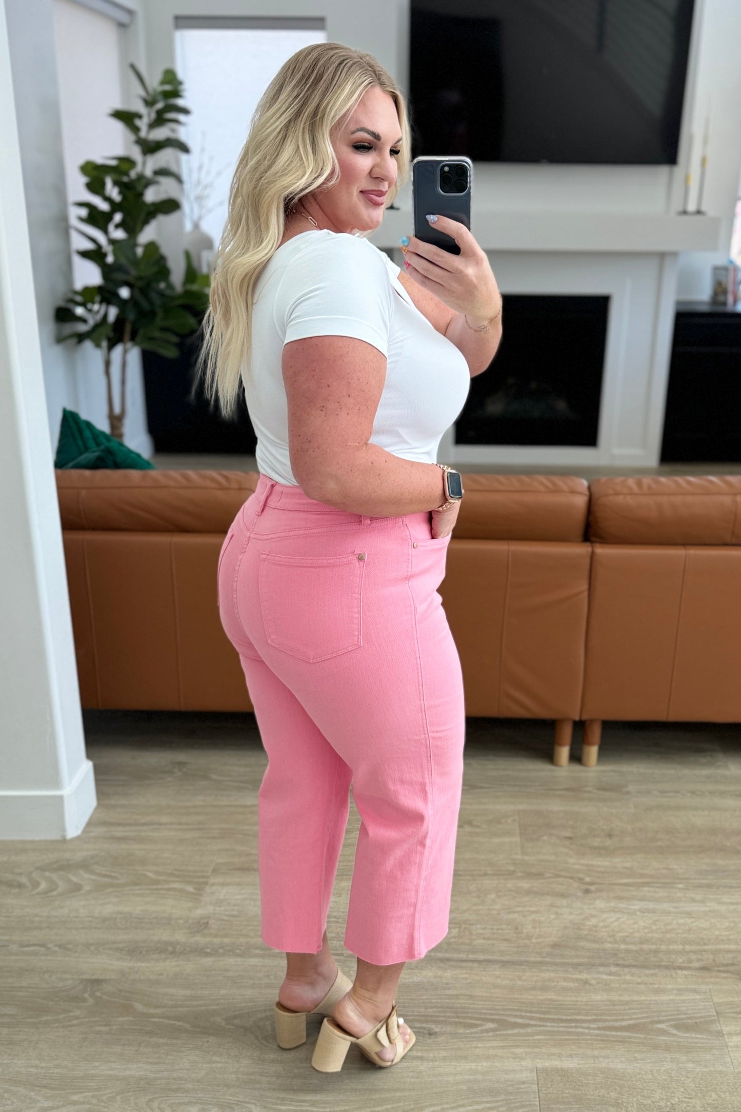 Judy Blue • Lisa • High Rise Control Top Wide Leg Crop Jeans in Pink