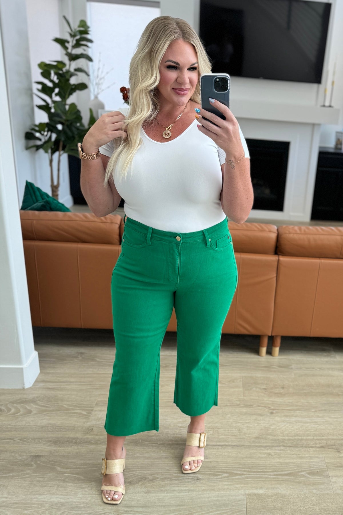 Judy Blue • Lisa • High Rise Control Top Wide Leg Crop Jeans in Kelly Green