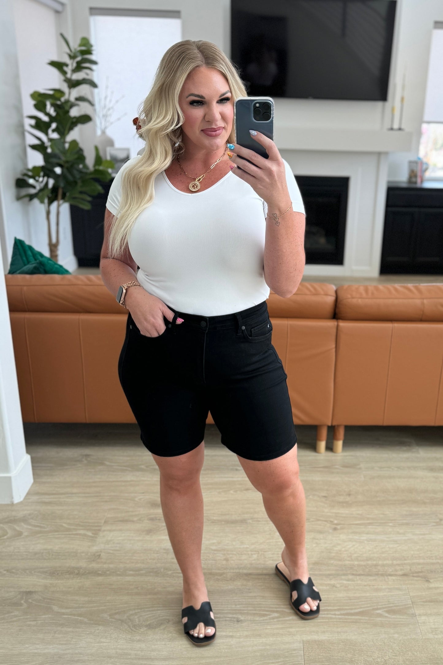 Judy Blue • Ava • High Rise Control Top Cuffed Shorts in Black