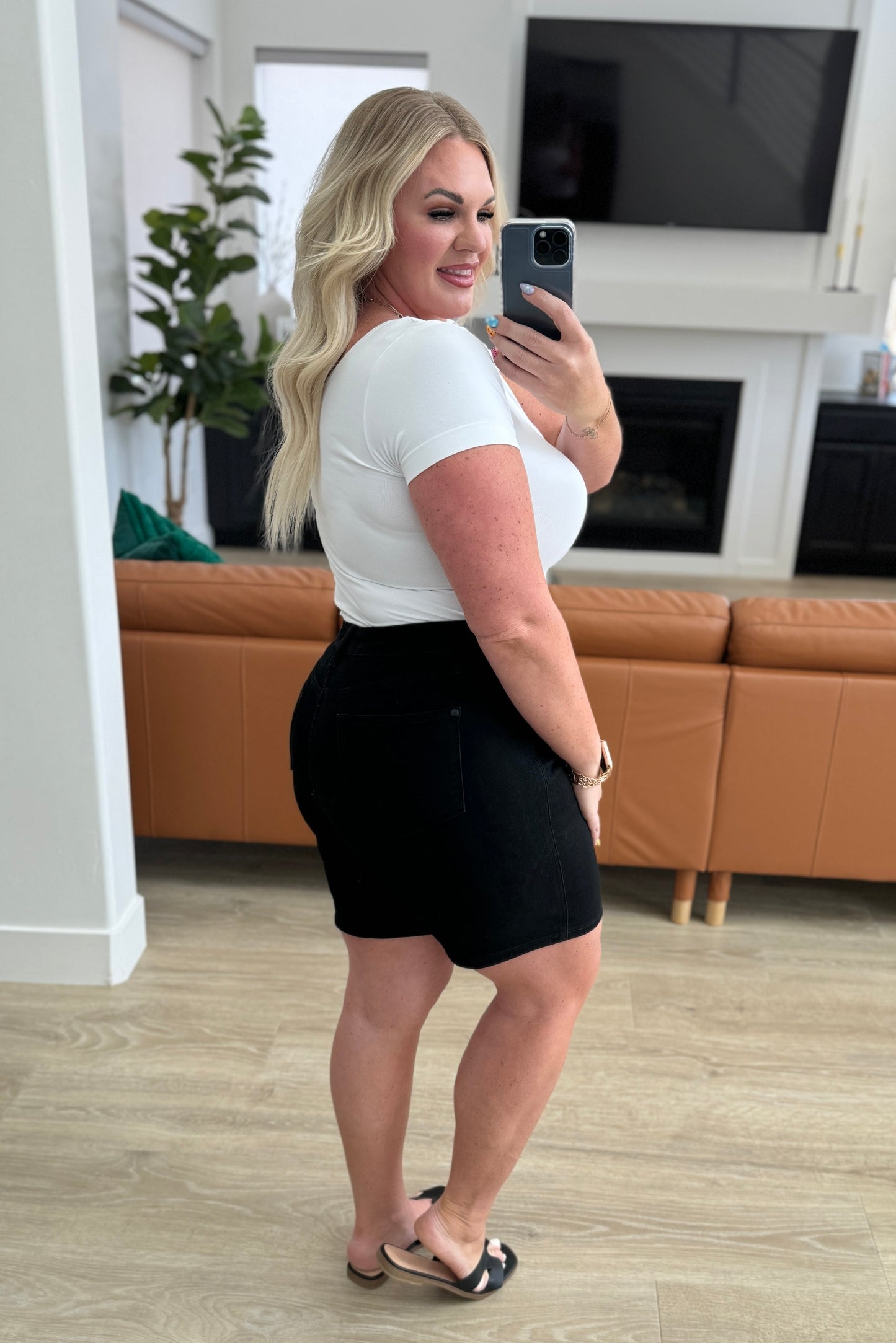 Judy Blue • Ava • High Rise Control Top Cuffed Shorts in Black