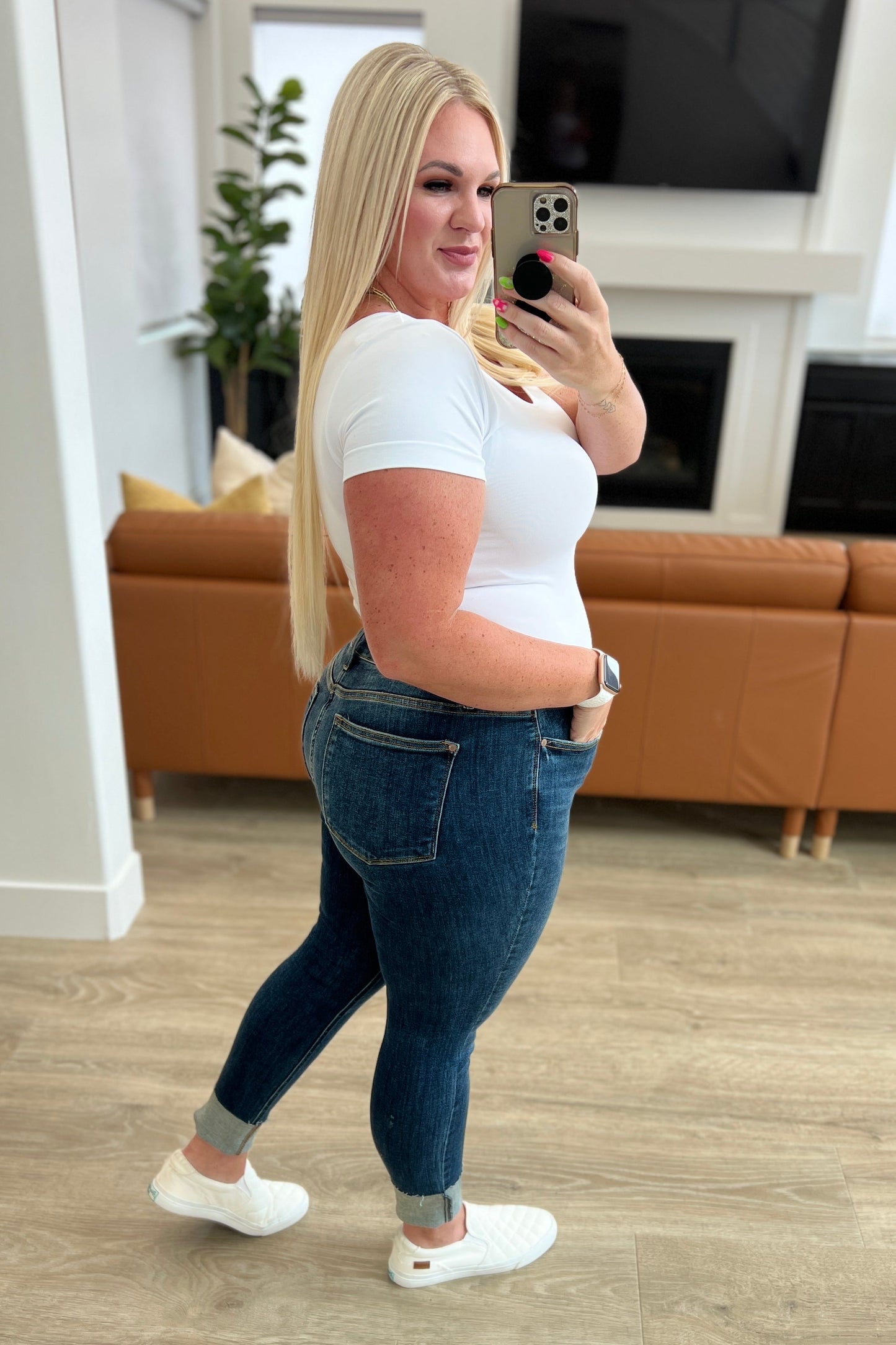 Judy Blue • Lydia Mid Rise Vintage Raw Hem Skinny Jeans