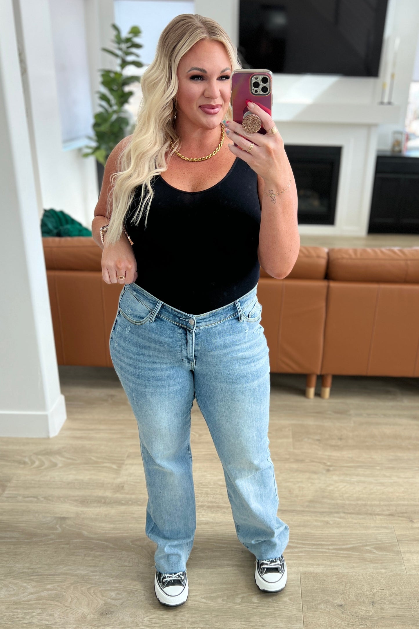 Judy Blue • Mildred • High Rise V Front Waistband Straight Jeans