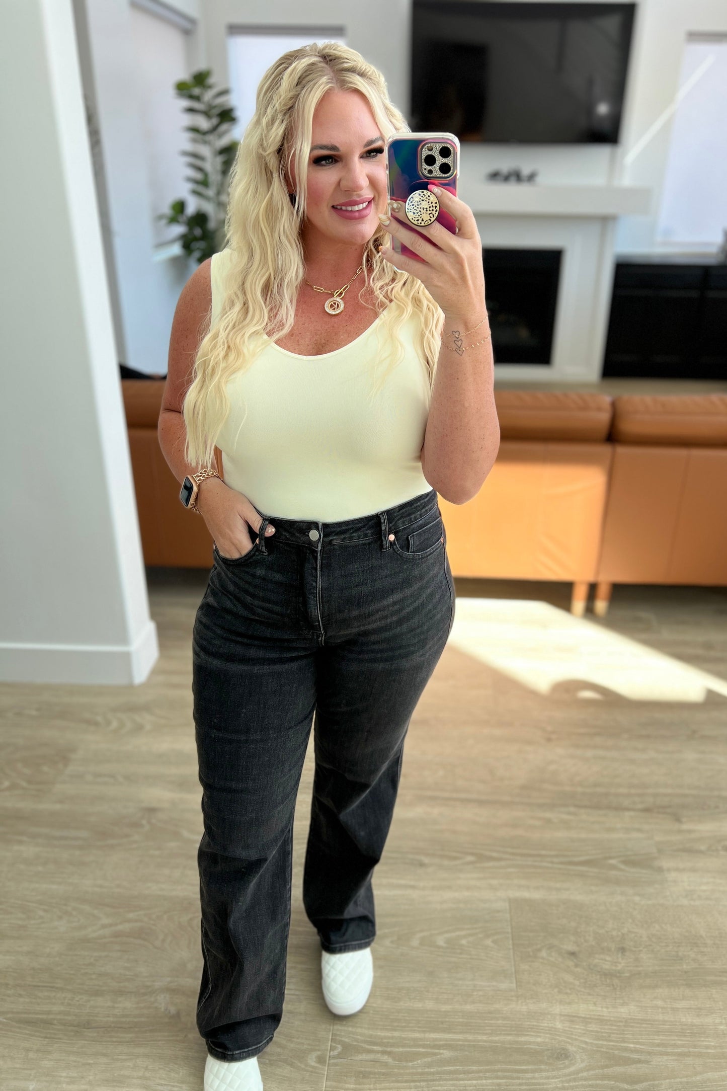 Judy Blue • Joan High Rise Control Top Straight Jeans in Washed Black