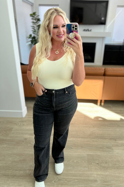Judy Blue • Joan High Rise Control Top Straight Jeans in Washed Black