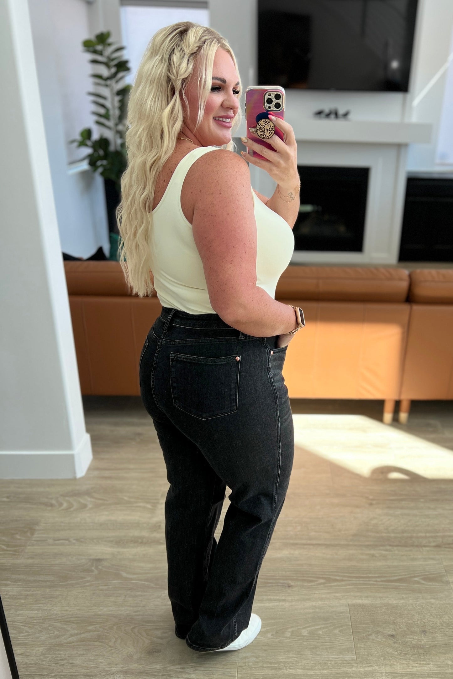 Judy Blue • Joan High Rise Control Top Straight Jeans in Washed Black