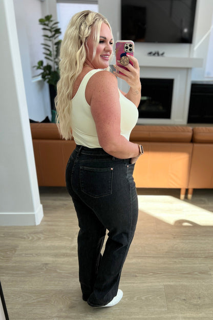 Judy Blue • Joan High Rise Control Top Straight Jeans in Washed Black