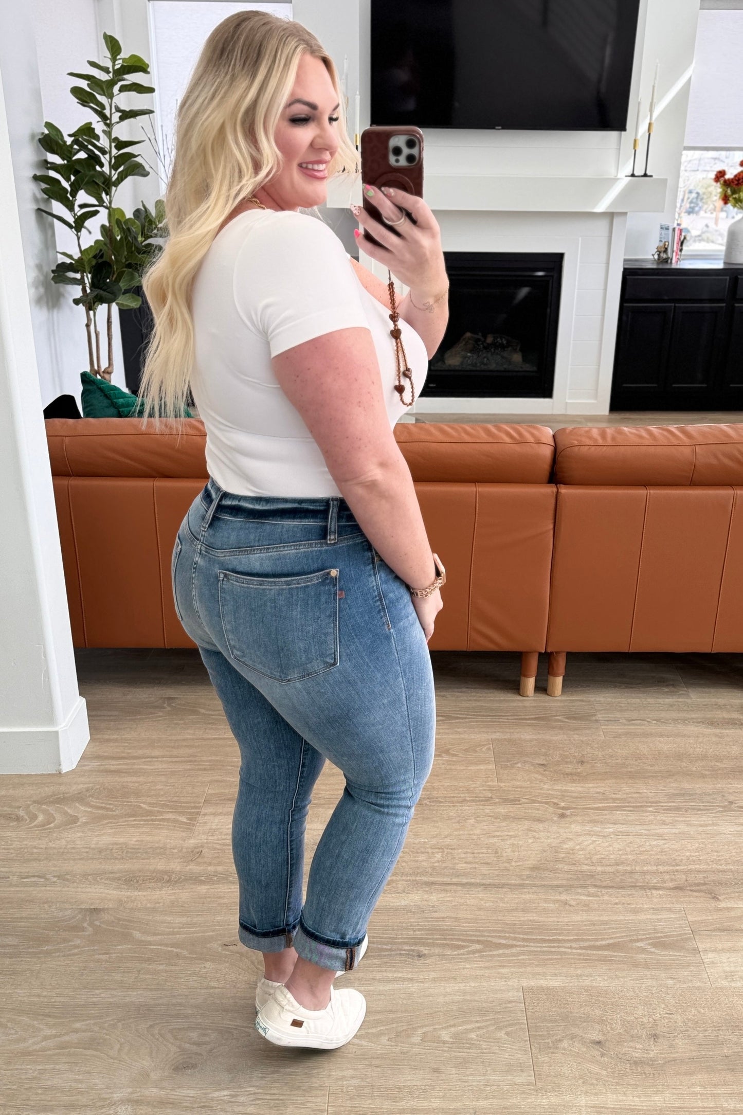 Judy Blue  • Laura • Mid Rise Cuffed Skinny Capri Jeans