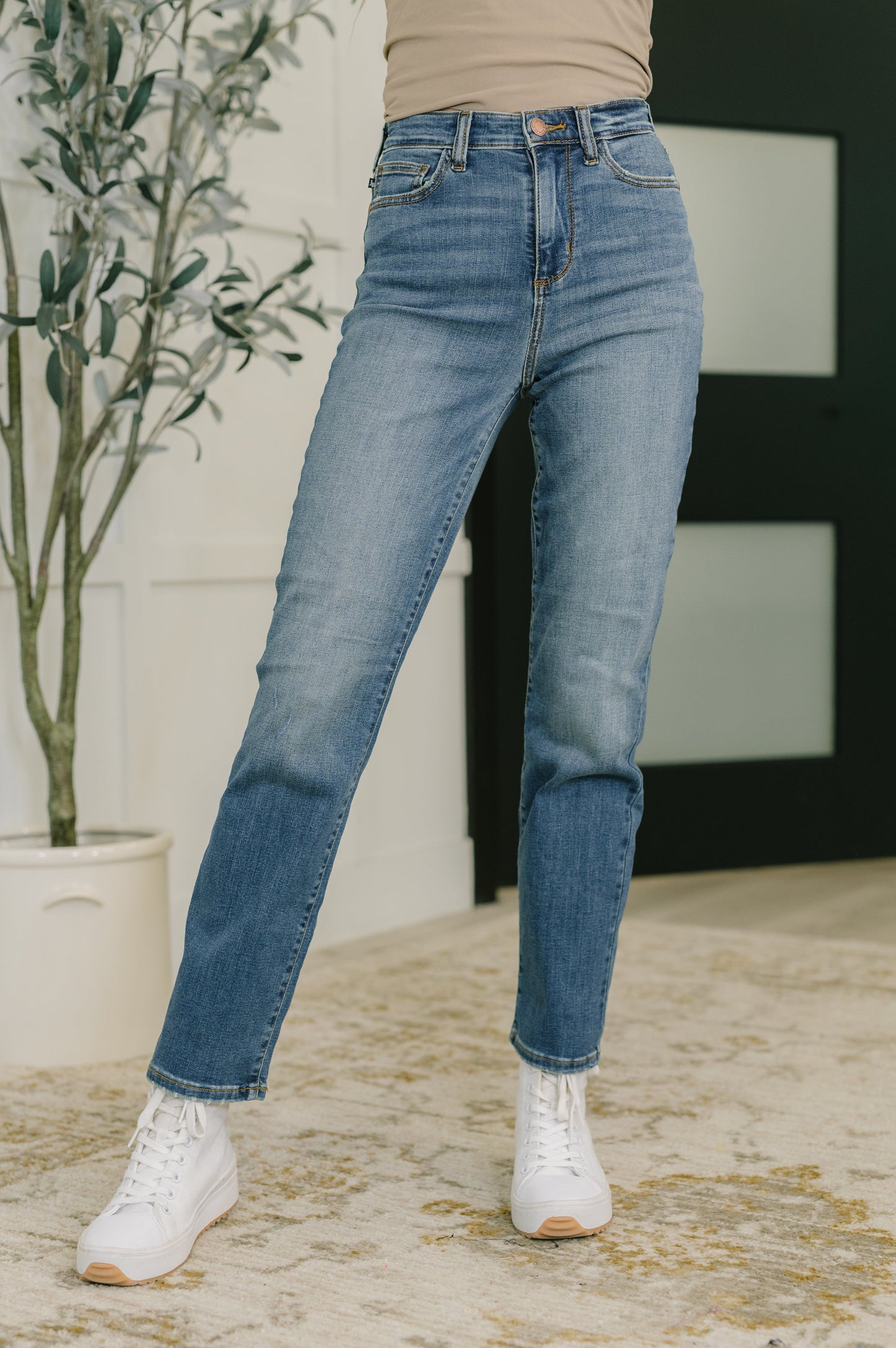 Judy Blue • Izzie • High Waist Straight Fit