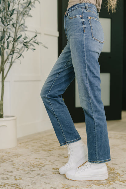 Judy Blue • Izzie • High Waist Straight Fit