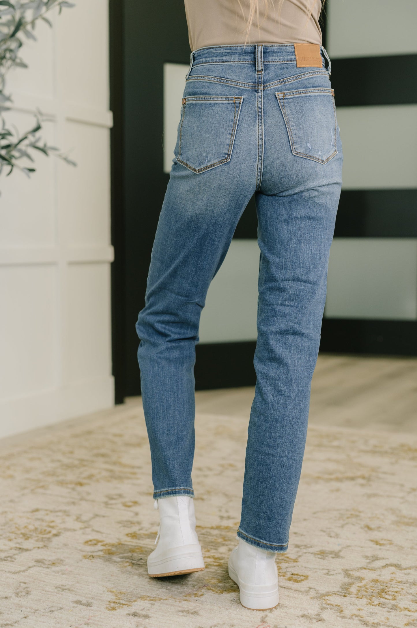 Judy Blue • Izzie • High Waist Straight Fit