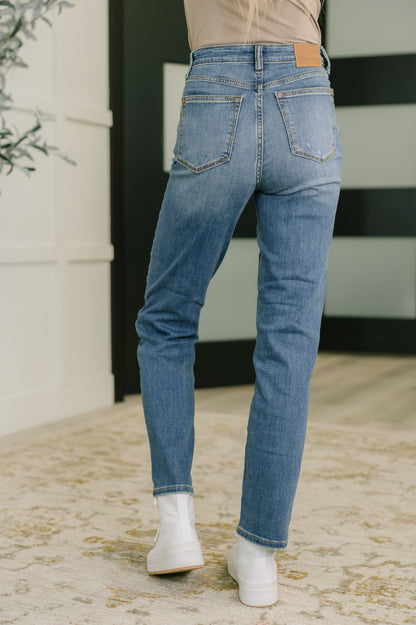 Judy Blue • Izzie • High Waist Straight Fit