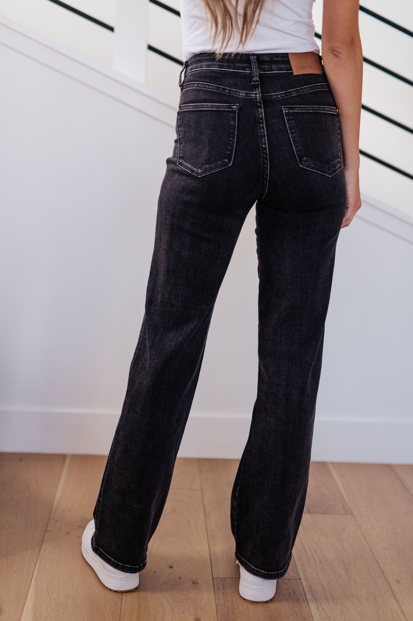 Judy Blue • Joan High Rise Control Top Straight Jeans in Washed Black