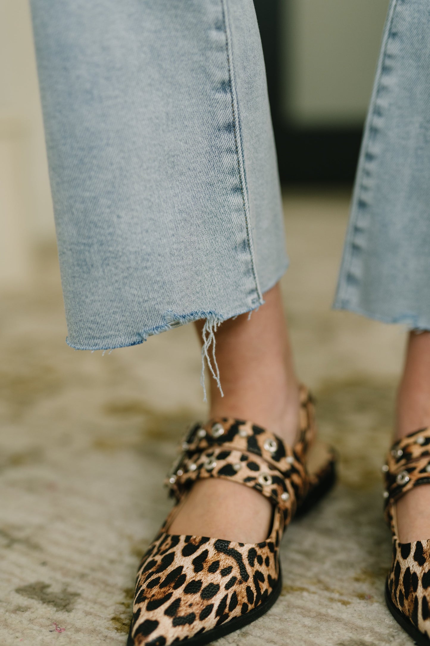 Judy Blue • Martha • Mid Rise Kick Flare Raw Hem