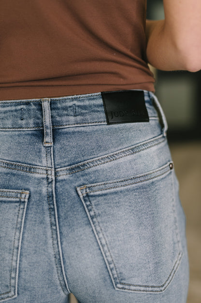Judy Blue • Kayla • High Waist Rigid Magic Slim Straight