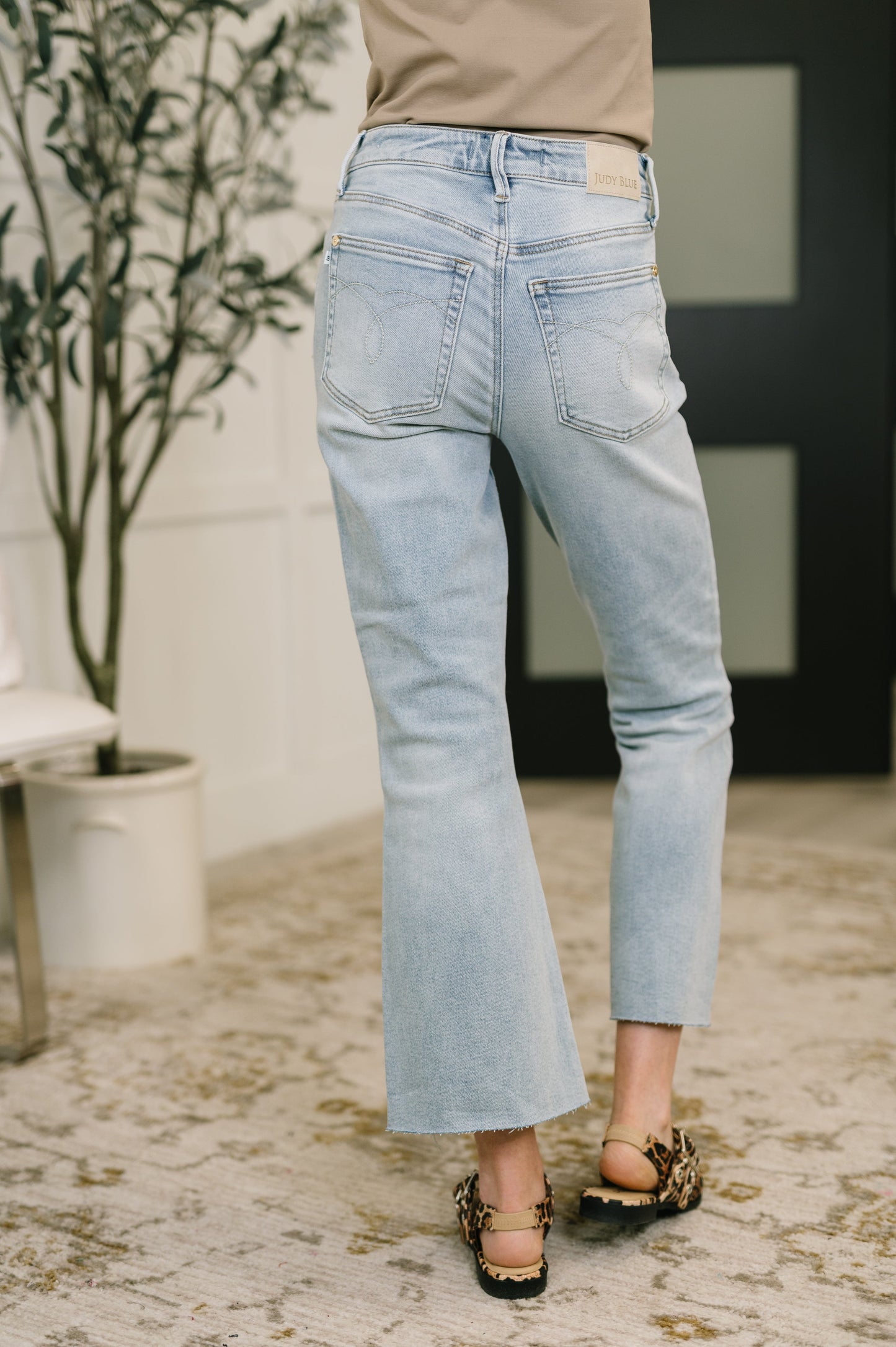 Judy Blue • Martha • Mid Rise Kick Flare Raw Hem