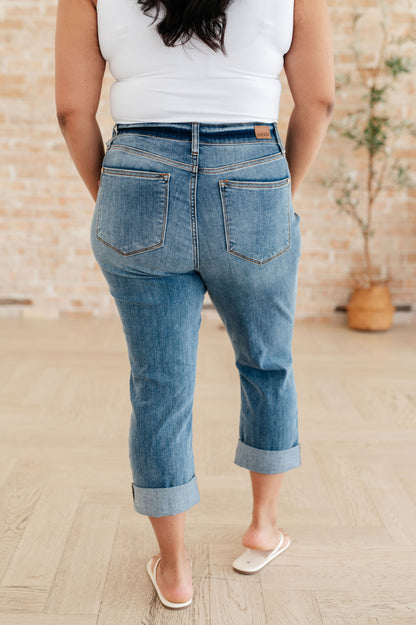 Judy Blue  • Laura • Mid Rise Cuffed Skinny Capri Jeans