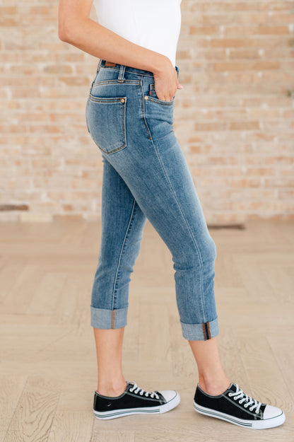Judy Blue  • Laura • Mid Rise Cuffed Skinny Capri Jeans