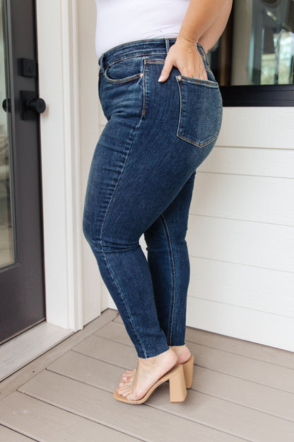 Judy Blue • Lydia Mid Rise Vintage Raw Hem Skinny Jeans