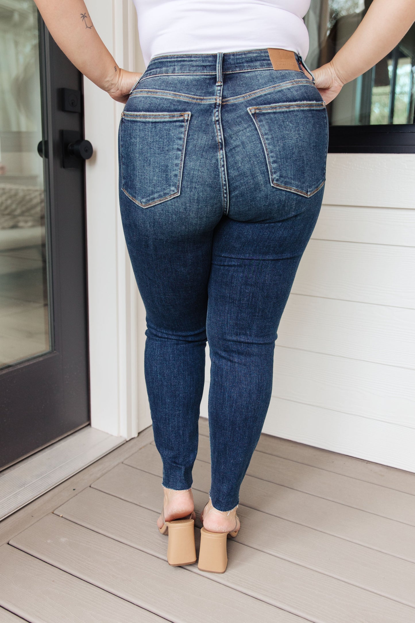 Judy Blue • Lydia Mid Rise Vintage Raw Hem Skinny Jeans