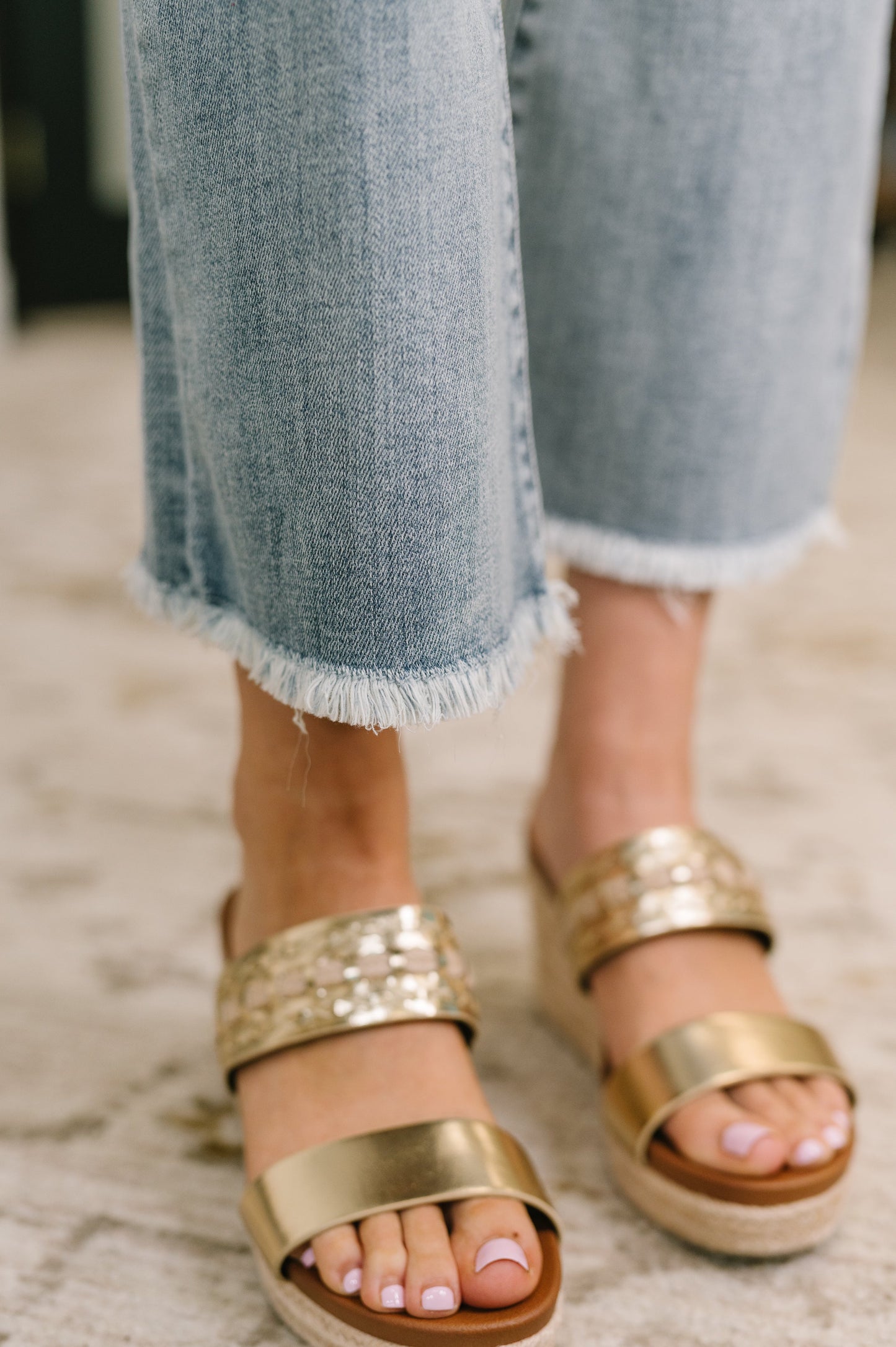 Judy Blue • Mckaylee • Mid Rise Kick Flare Jeans with Frayed Hem