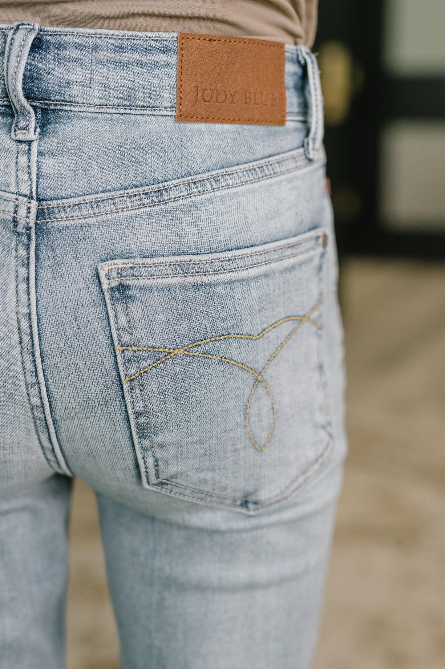 Judy Blue • Mckaylee • Mid Rise Kick Flare Jeans with Frayed Hem