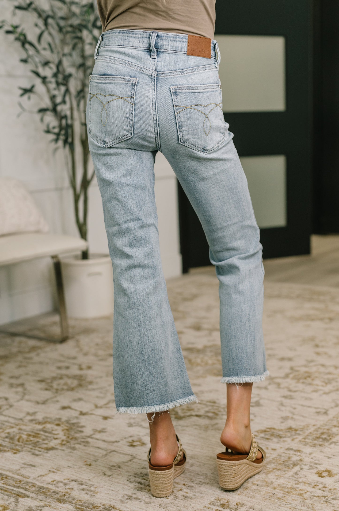 Judy Blue • Mckaylee • Mid Rise Kick Flare Jeans with Frayed Hem