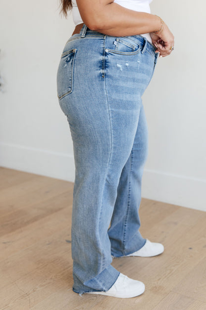 Judy Blue • Mildred • High Rise V Front Waistband Straight Jeans