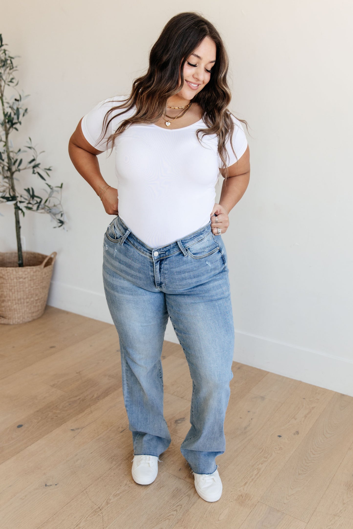 Judy Blue • Mildred • High Rise V Front Waistband Straight Jeans
