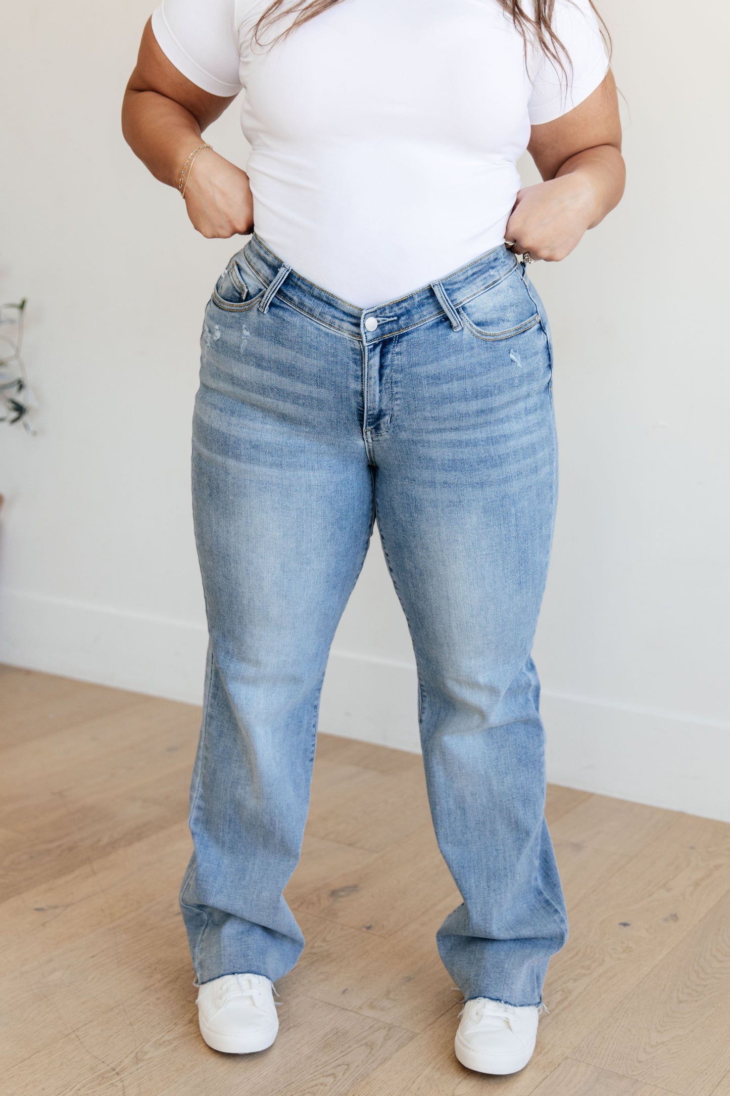 Judy Blue • Mildred • High Rise V Front Waistband Straight Jeans