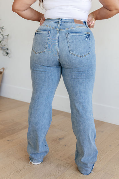 Judy Blue • Mildred • High Rise V Front Waistband Straight Jeans