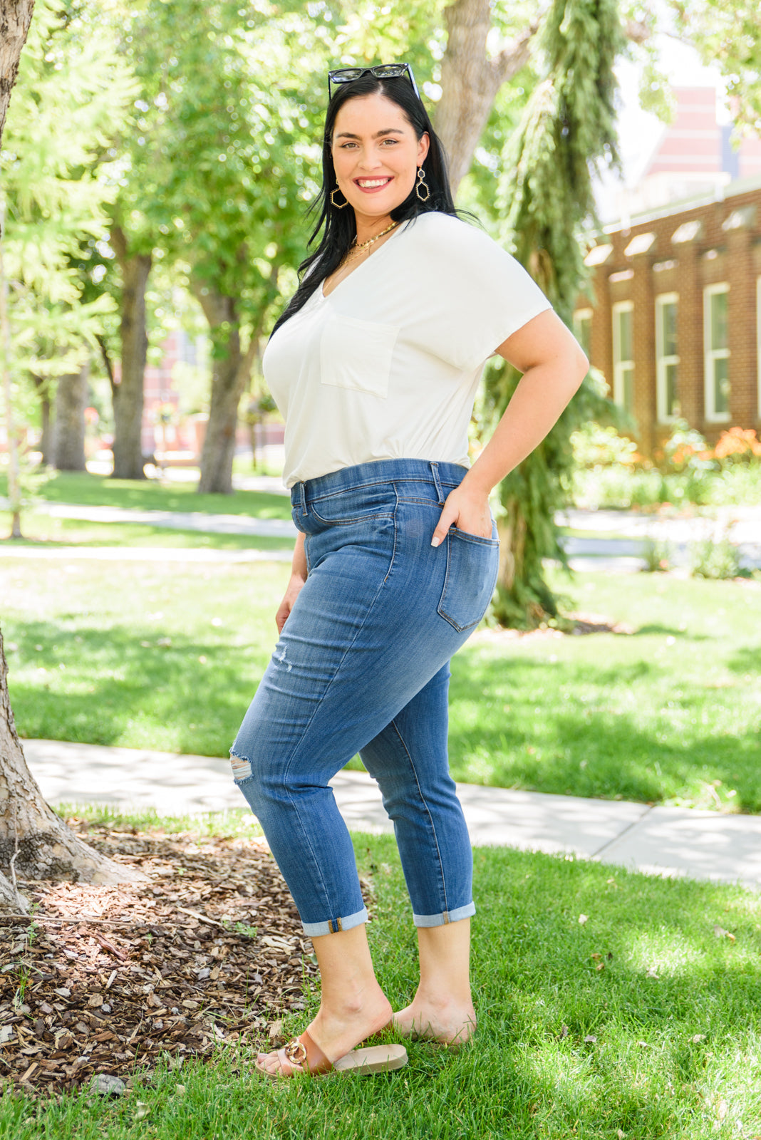 Judy Blue • Nikki Mid-Rise Destroyed Boyfriend Jeggings