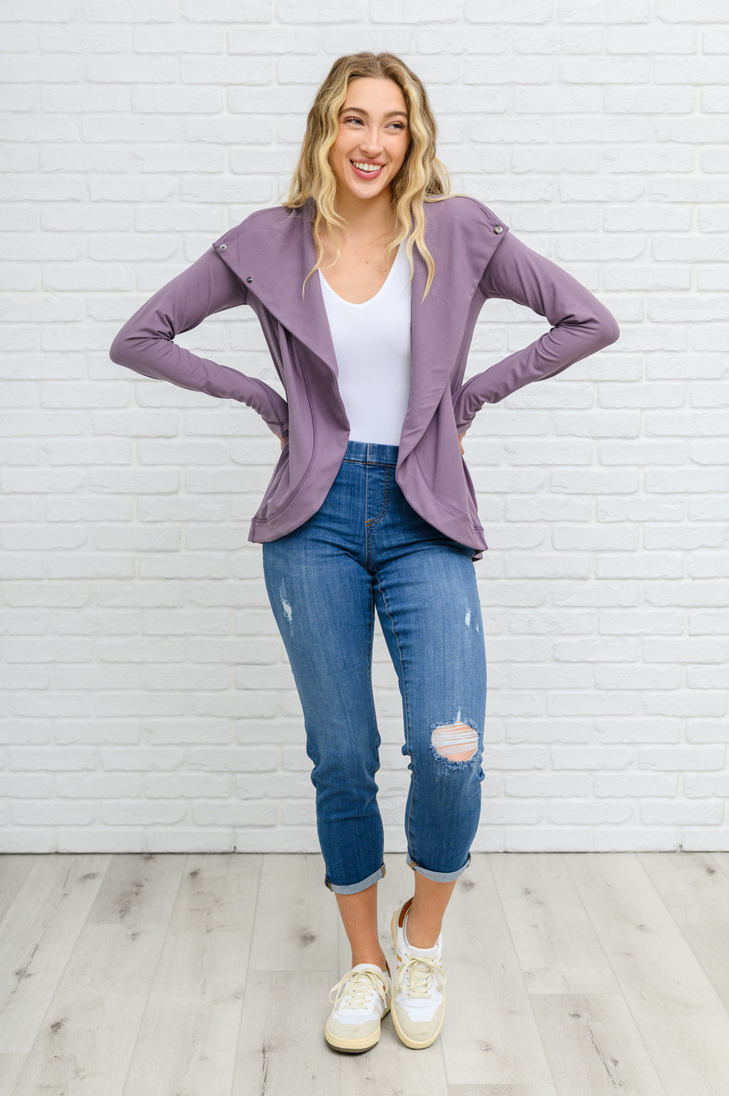 Judy Blue • Nikki Mid-Rise Destroyed Boyfriend Jeggings