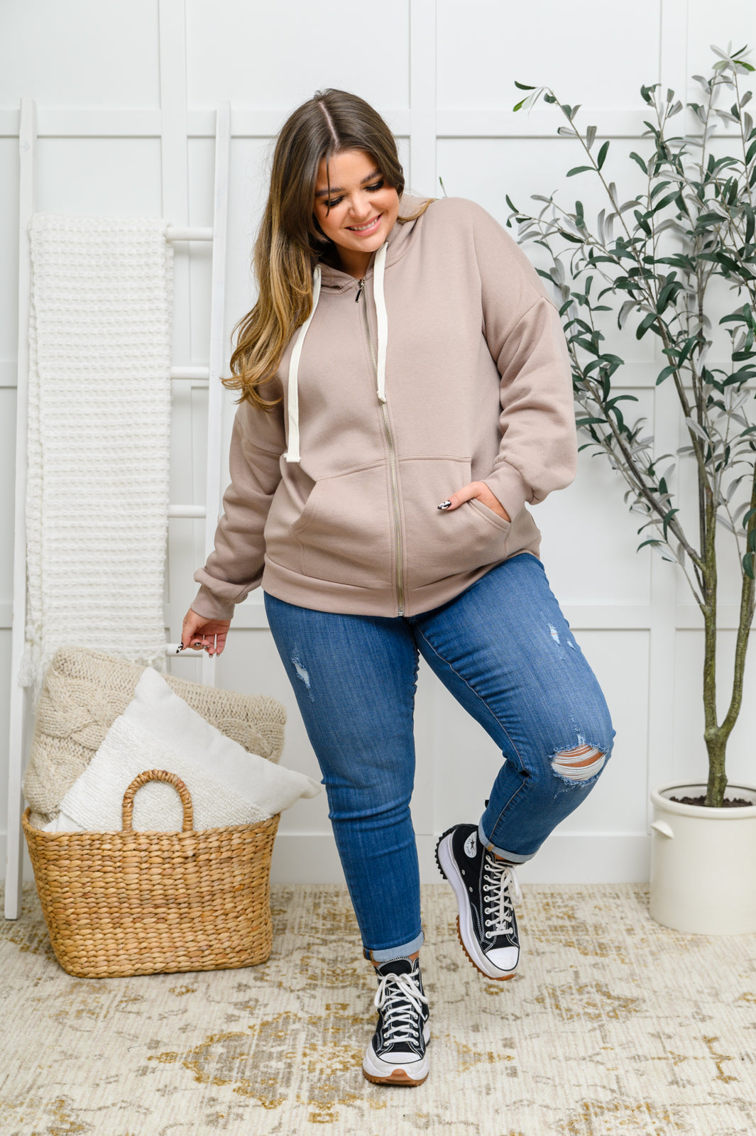Judy Blue • Nikki Mid-Rise Destroyed Boyfriend Jeggings