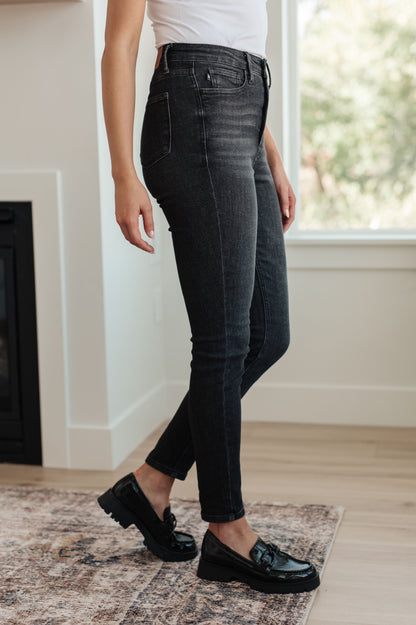 Judy Blue • Octavia High Rise Control Top Skinny Jeans in Washed Black