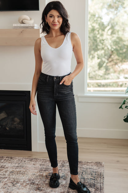 Judy Blue • Octavia High Rise Control Top Skinny Jeans in Washed Black