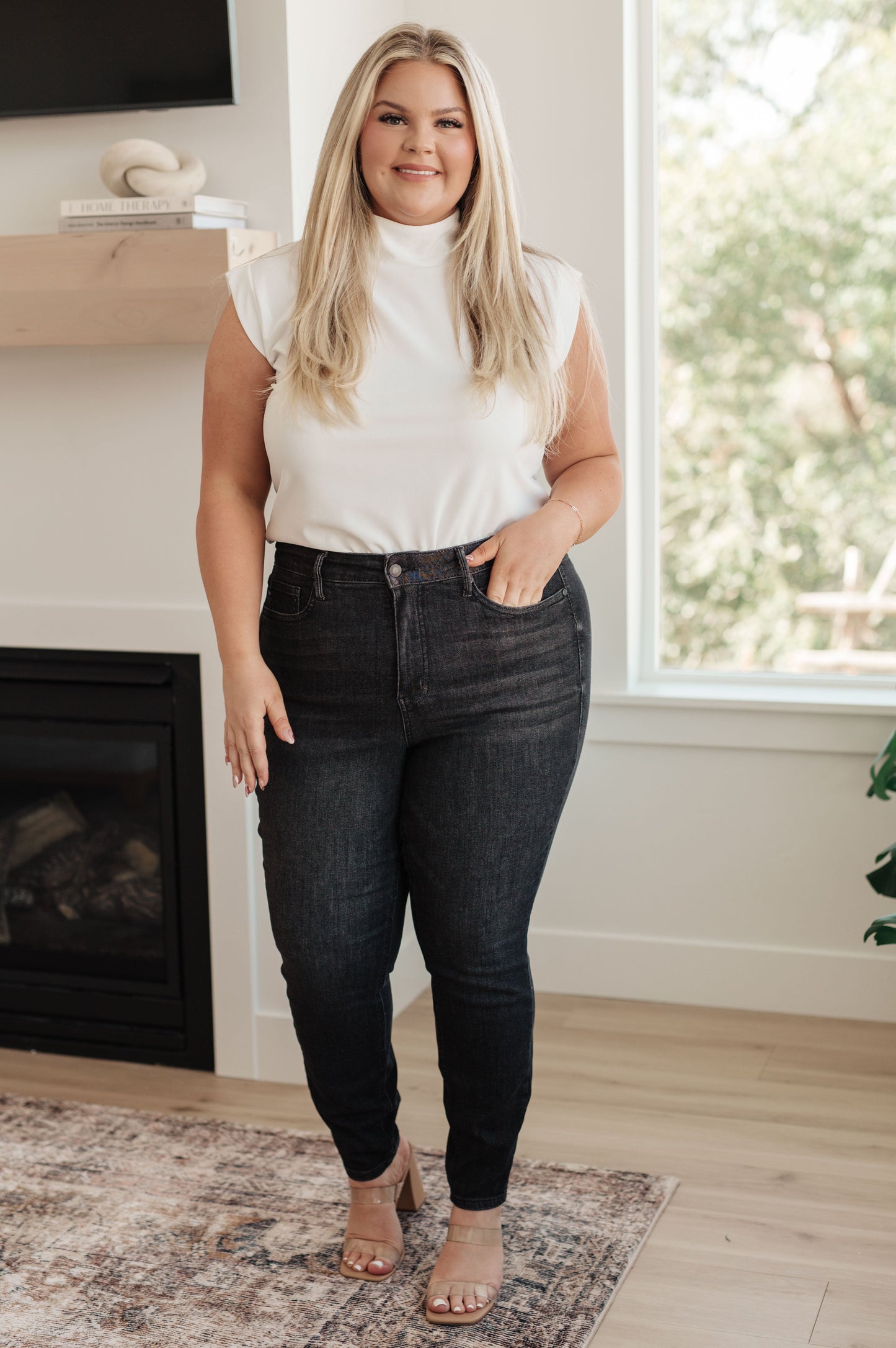 Judy Blue • Octavia High Rise Control Top Skinny Jeans in Washed Black
