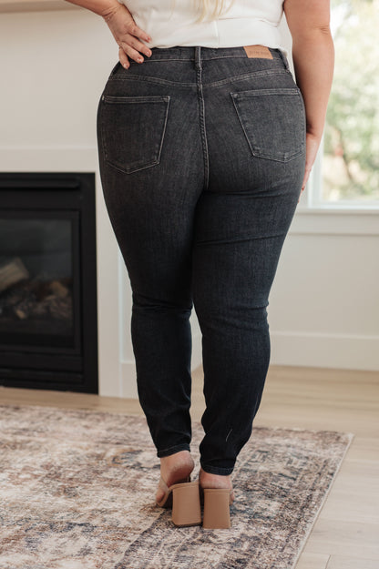 Judy Blue • Octavia High Rise Control Top Skinny Jeans in Washed Black