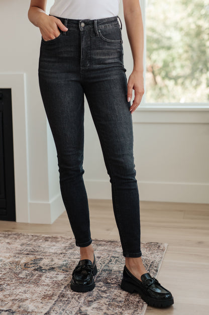 Judy Blue • Octavia High Rise Control Top Skinny Jeans in Washed Black